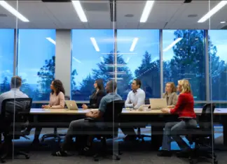 Qual è la differenza tra CEO, COO e CFO spiegata