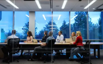 Qual è la differenza tra CEO, COO e CFO spiegata