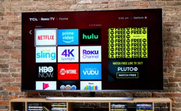 Come accendere Roku TCL TV senza un telecomando