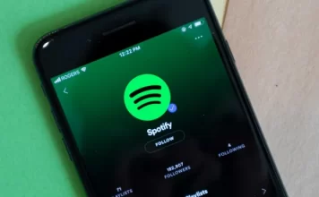 Perché il tuo Spotify mette in pausa le canzoni? Ecco come risolvere il problema