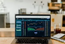 Perché le azioni non vengono scambiate al prezzo di chiusura del giorno precedente