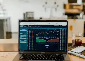 Perché le azioni non vengono scambiate al prezzo di chiusura del giorno precedente