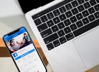 Come aggiornare il profilo di Facebook senza postare