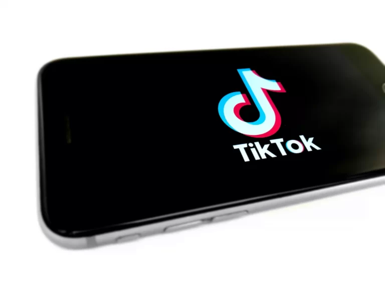 Come aggiungere adesivi personalizzati su TikTok