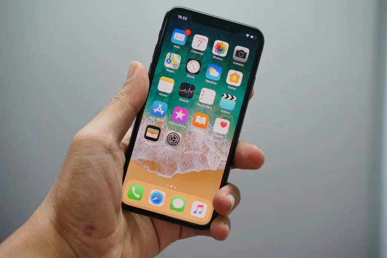 Come togliere la preferenza a un contatto su un iPhone